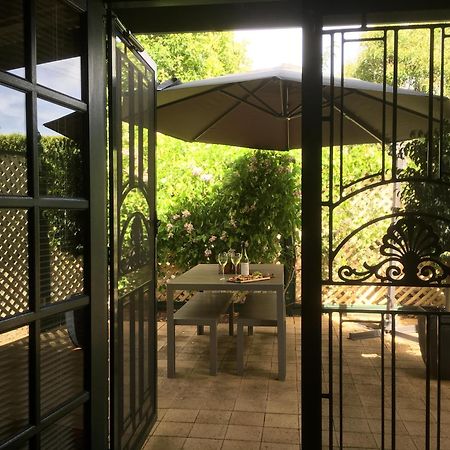 Wine And Roses Bed And Breakfast Аделейд Екстериор снимка