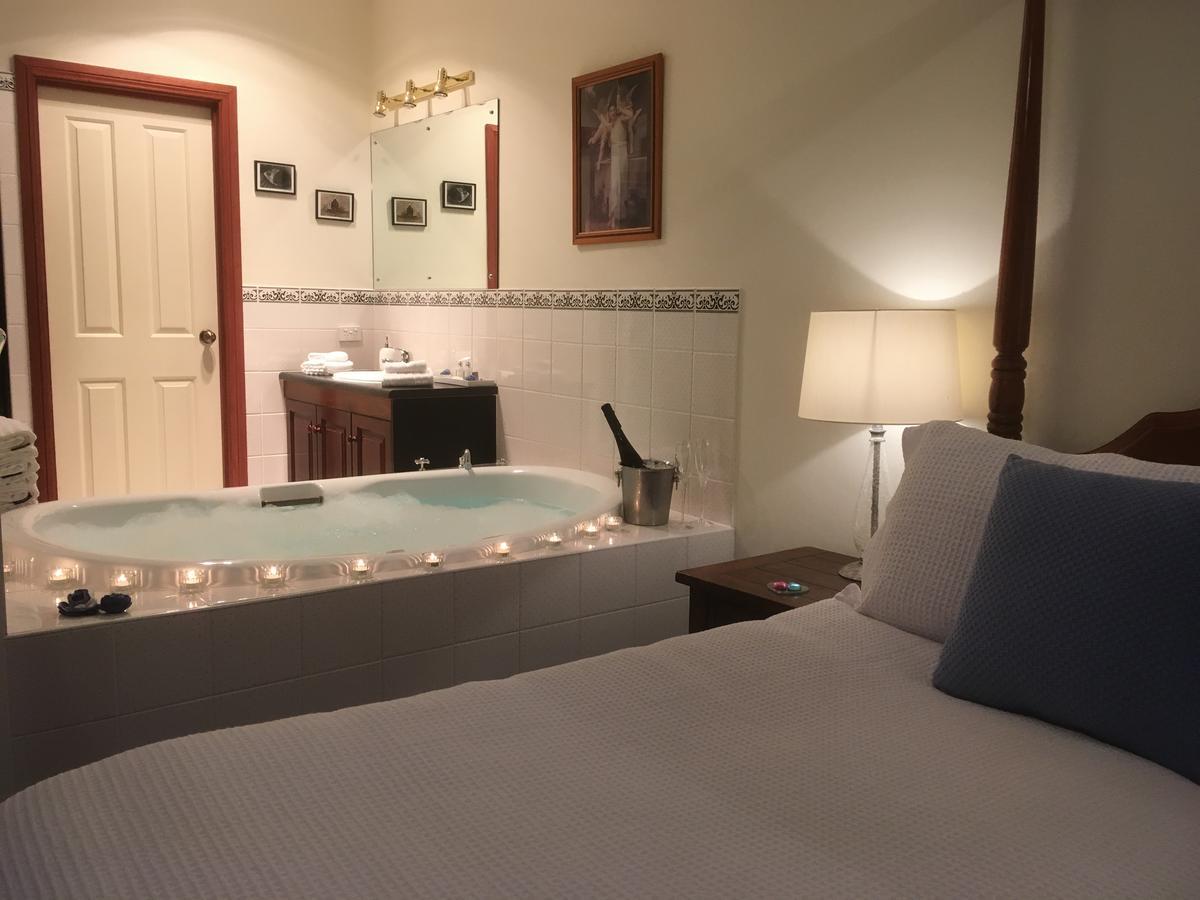 Wine And Roses Bed And Breakfast Аделейд Екстериор снимка