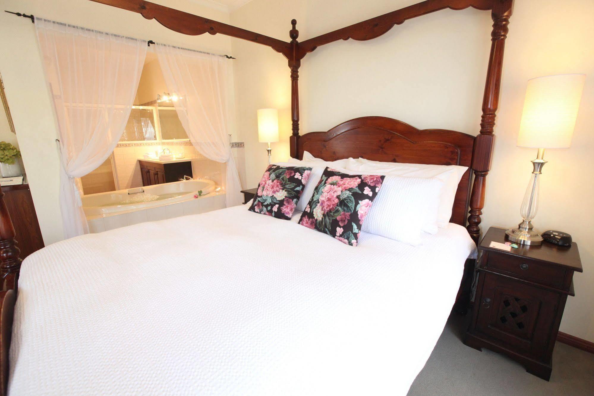 Wine And Roses Bed And Breakfast Аделейд Екстериор снимка